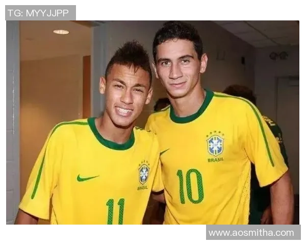 足球明星背后的故事漫画记者独家采访揭示他们的真实生活与梦想 足球明星背后的故事漫画记者独家采访揭示他们的真实生活与梦想